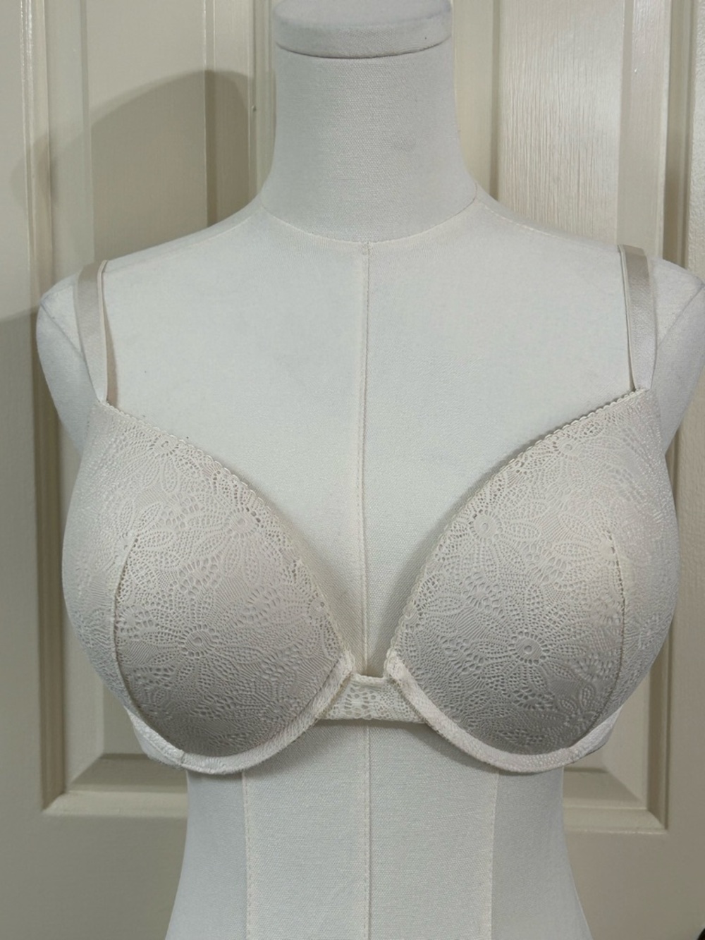 Victoria’s Secret Very Sexy Push-up Bra Size 34 DDD